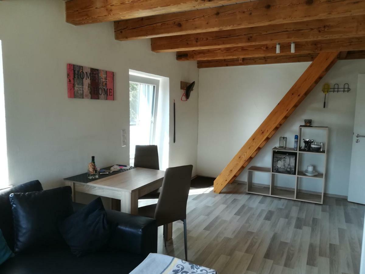Готель Sonnige Zimmer Eberhardzell Екстер'єр фото